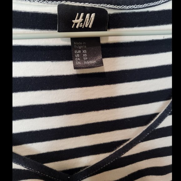 H&M T-shirt - Black and white striped - Picture 3 of 3